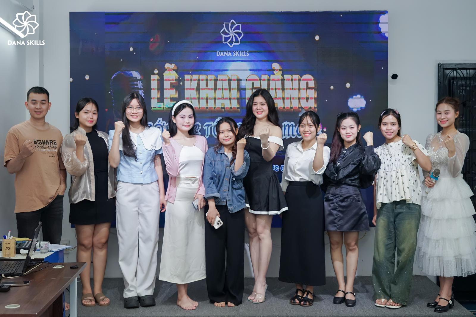KHAI GIẢNG LỚP MC TỔNG HỢP & TỰ TIN TRƯỚC CÔNG CHÚNG