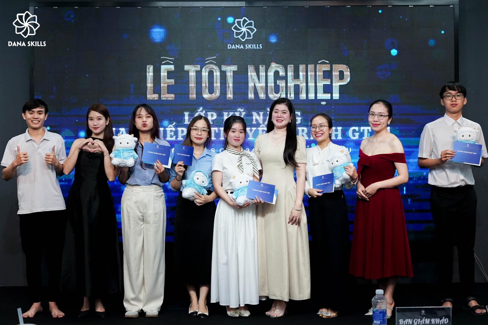 LỄ TỐT NGHIỆP LỚP GIAO TIẾP THUYẾT TRÌNH - GT31 - DANA SKILLS