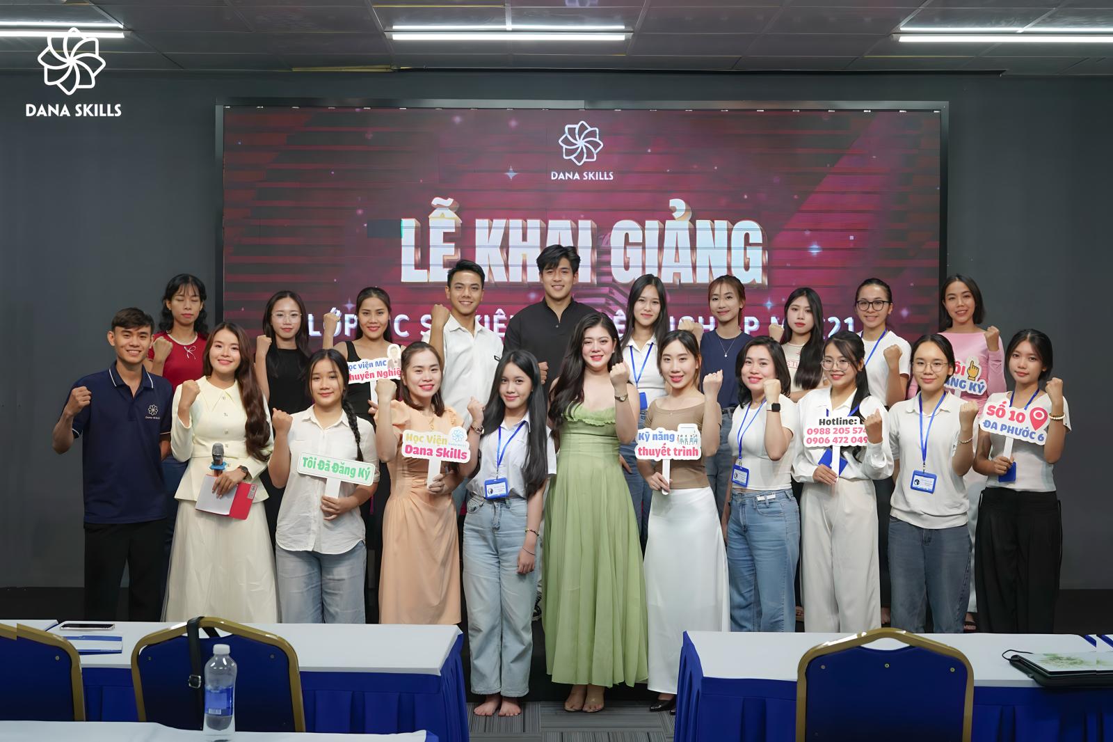 LỄ KHAI GIẢNG KHOÁ MC SỰ KIỆN CHUYÊN NGHIỆP - MCE21