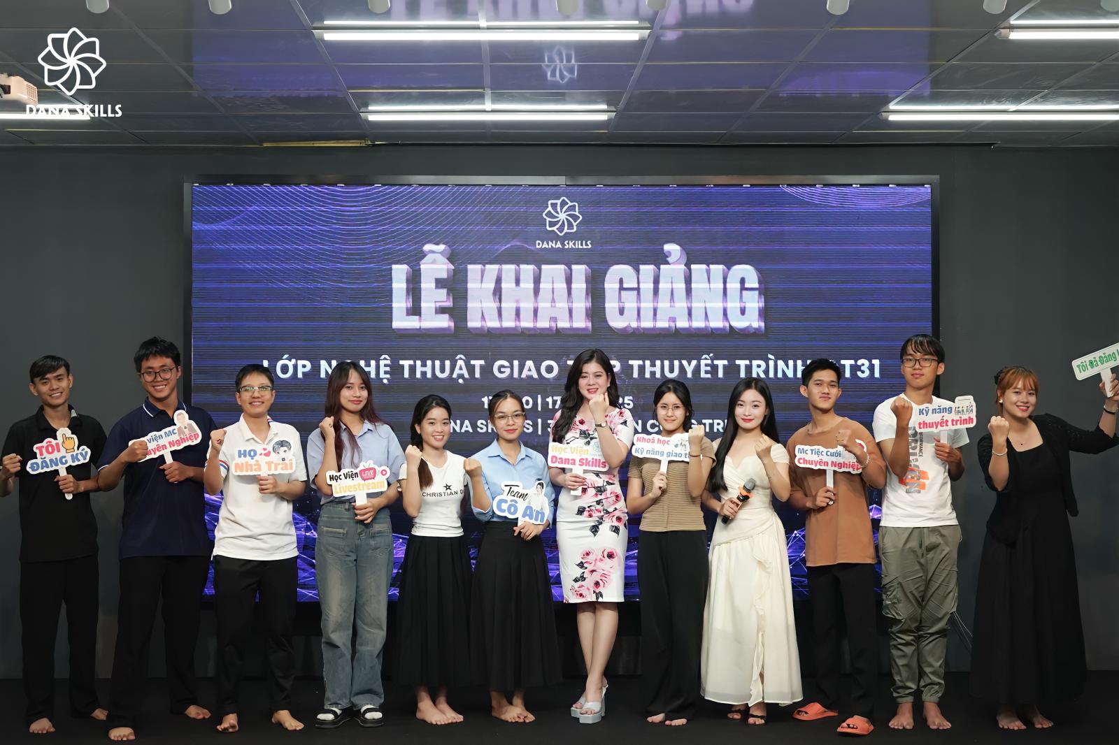 KHAI GIẢNG LỚP NGHỆ THUẬT GIAO TIẾP THUYẾT TRÌNH