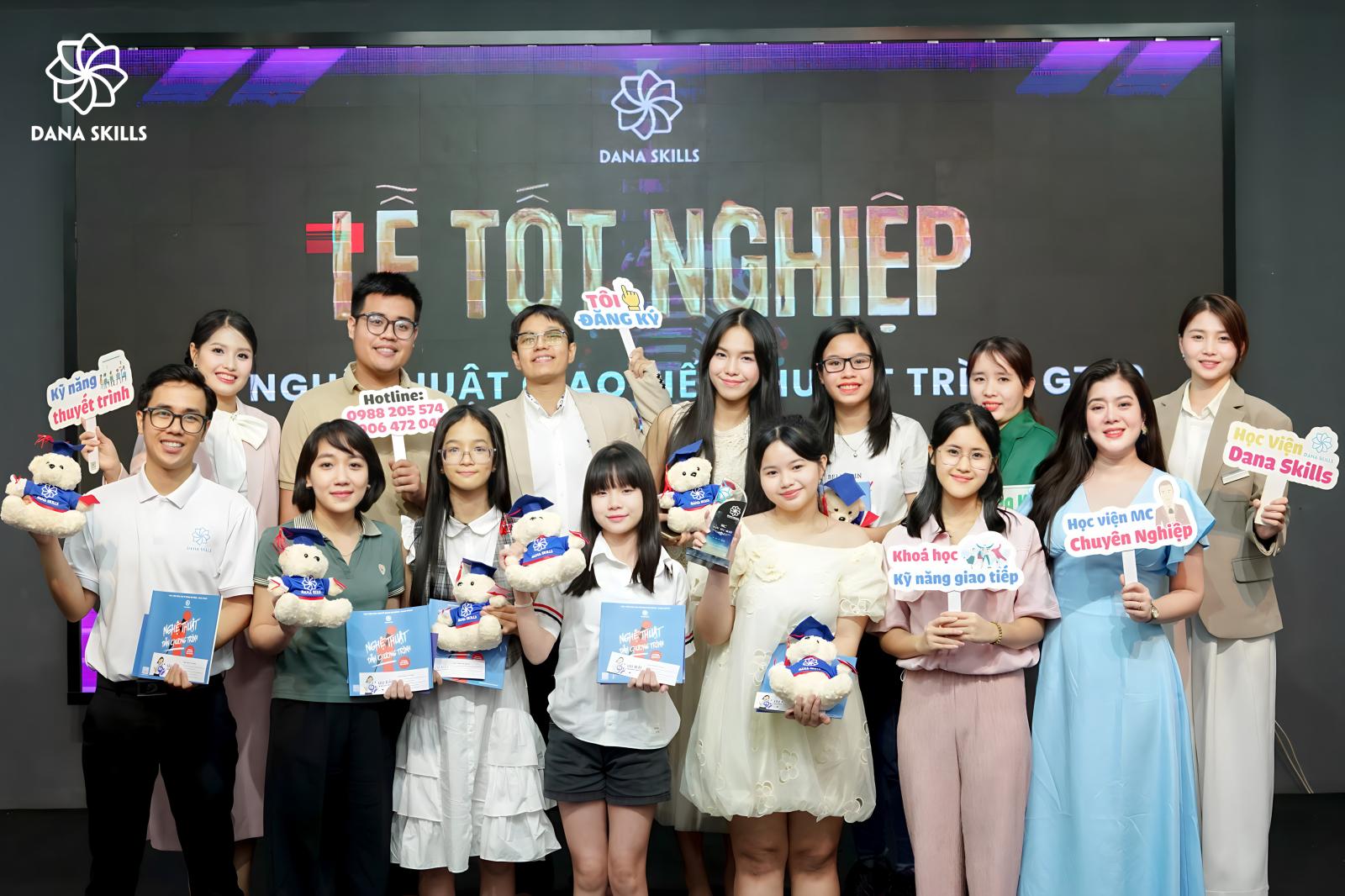 LỄ TỐT NGHIỆP LỚP GIAO TIẾP THUYẾT TRÌNH - GT29 - DANA SKILLS