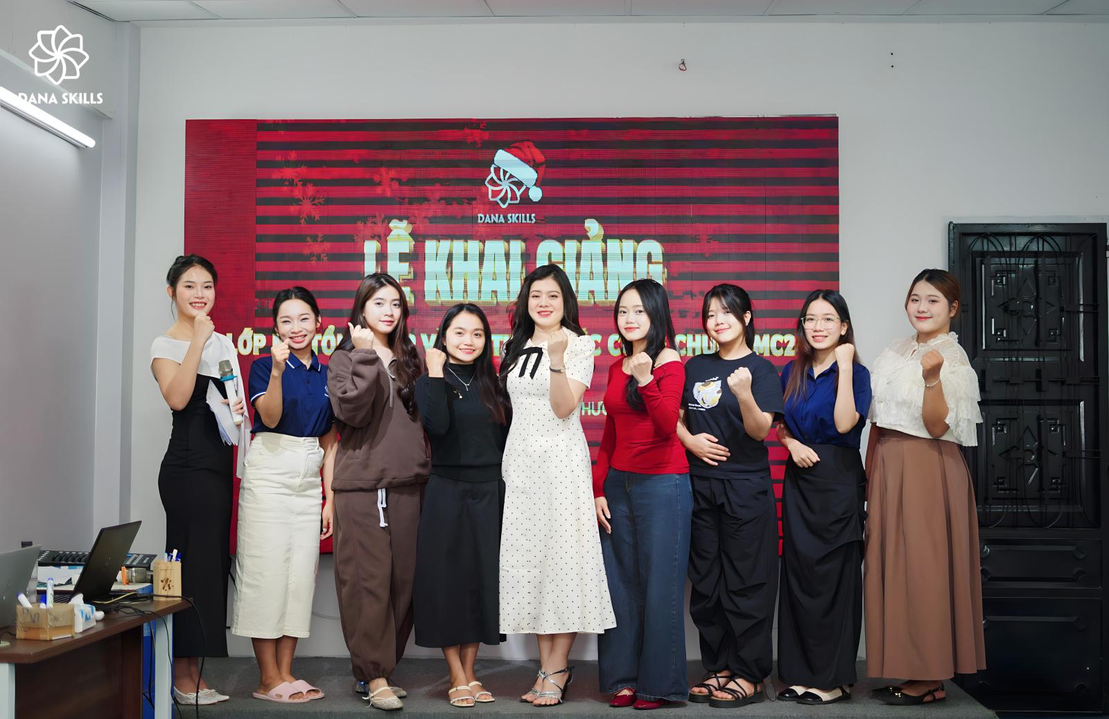 LỄ KHAI GIẢNG – LỚP MC TỔNG HỢP & TỰ TIN TRƯỚC CÔNG CHÚNG