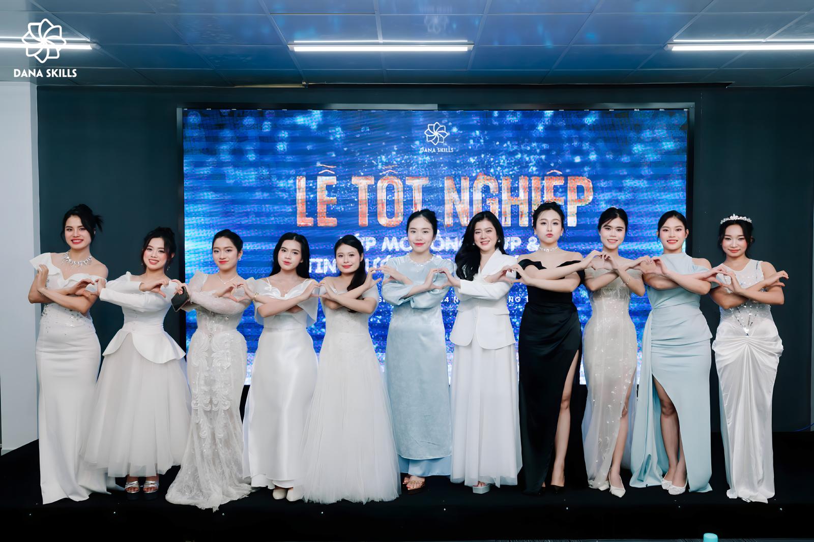 LỄ TỐT NGHIỆP LỚP MC TỔNG HỢP & TỰ TIN TRƯỚC CÔNG CHÚNG