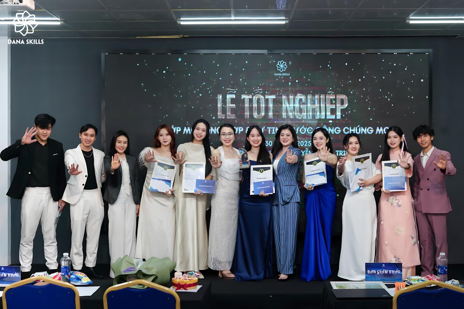 LỄ TỐT NGHIỆP LỚP MC TỔNG HỢP & TỰ TIN TRƯỚC CÔNG CHÚNG