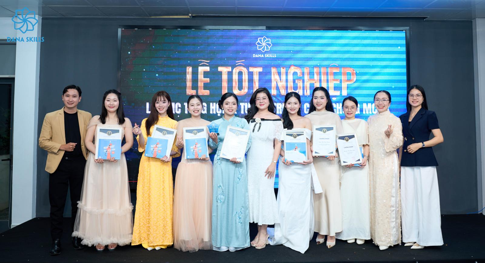 LỄ TỐT NGHIỆP LỚP MC TỔNG HỢP & TỰ TIN TRƯỚC CÔNG CHÚNG