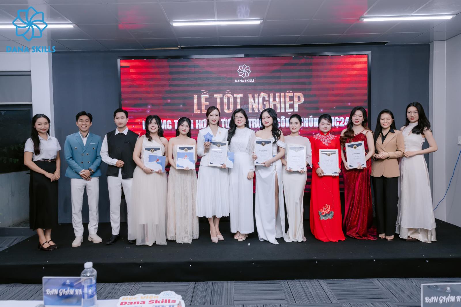 LỄ TỐT NGHIỆP LỚP MC TỔNG HỢP & TỰ TIN TRƯỚC CÔNG CHÚNG