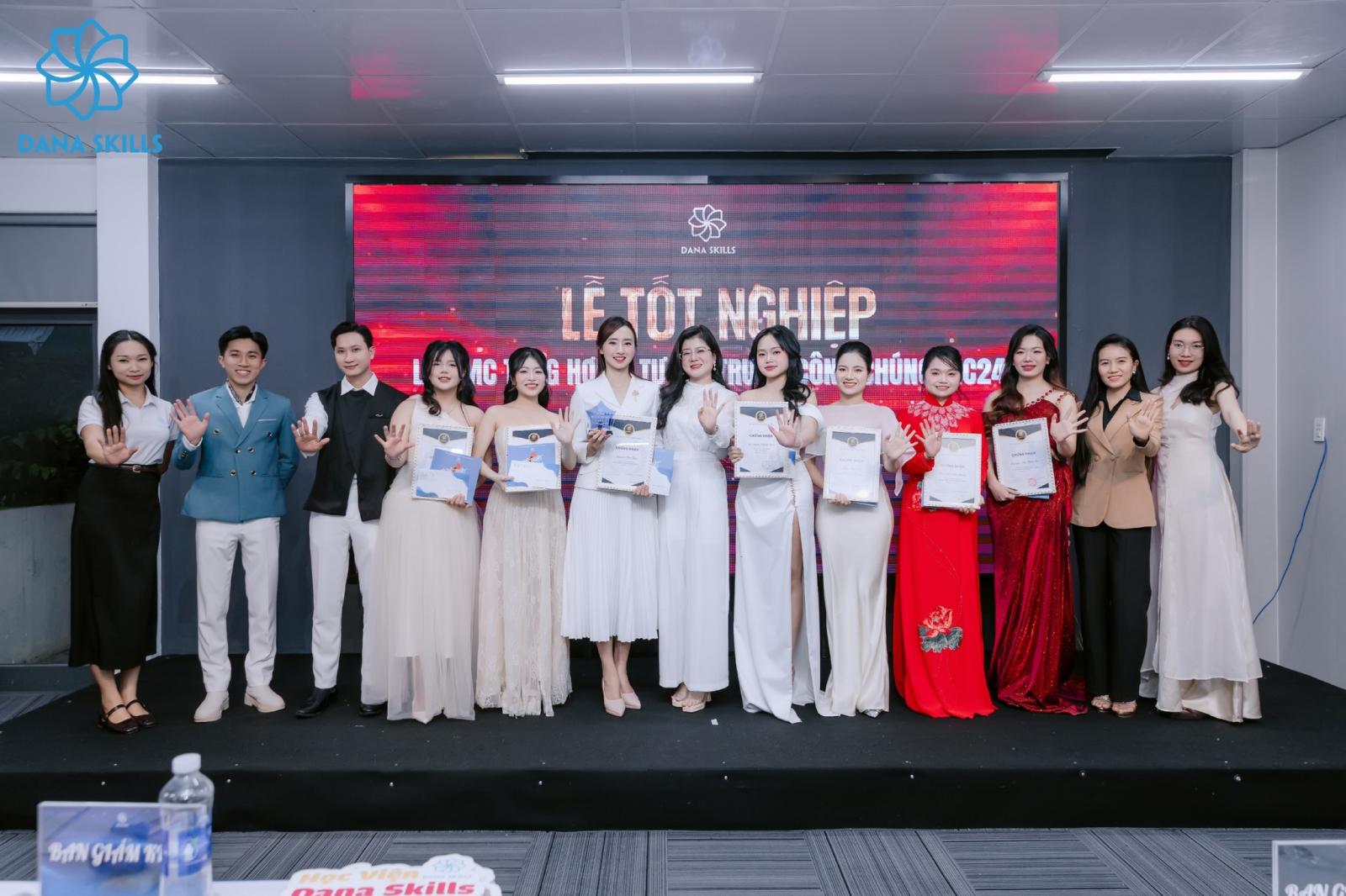 LỄ TỐT NGHIỆP LỚP MC TỔNG HỢP & TỰ TIN TRƯỚC CÔNG CHÚNG