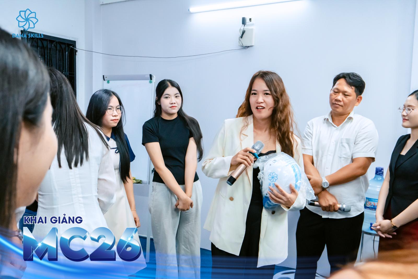 Khai giảng lớp MC Tổng Hợp và Tự tin trước công chúng MC26 – Khởi đầu hành trình chinh phục sân khấu