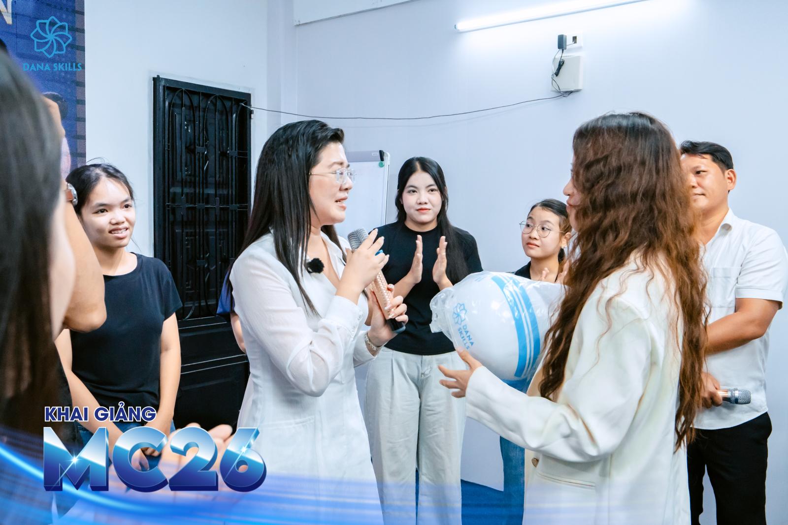 Khai giảng lớp MC Tổng Hợp và Tự tin trước công chúng MC26 – Khởi đầu hành trình chinh phục sân khấu