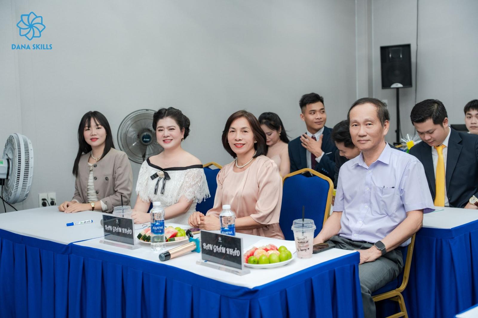 LỄ TỐT NGHIỆP MC25 