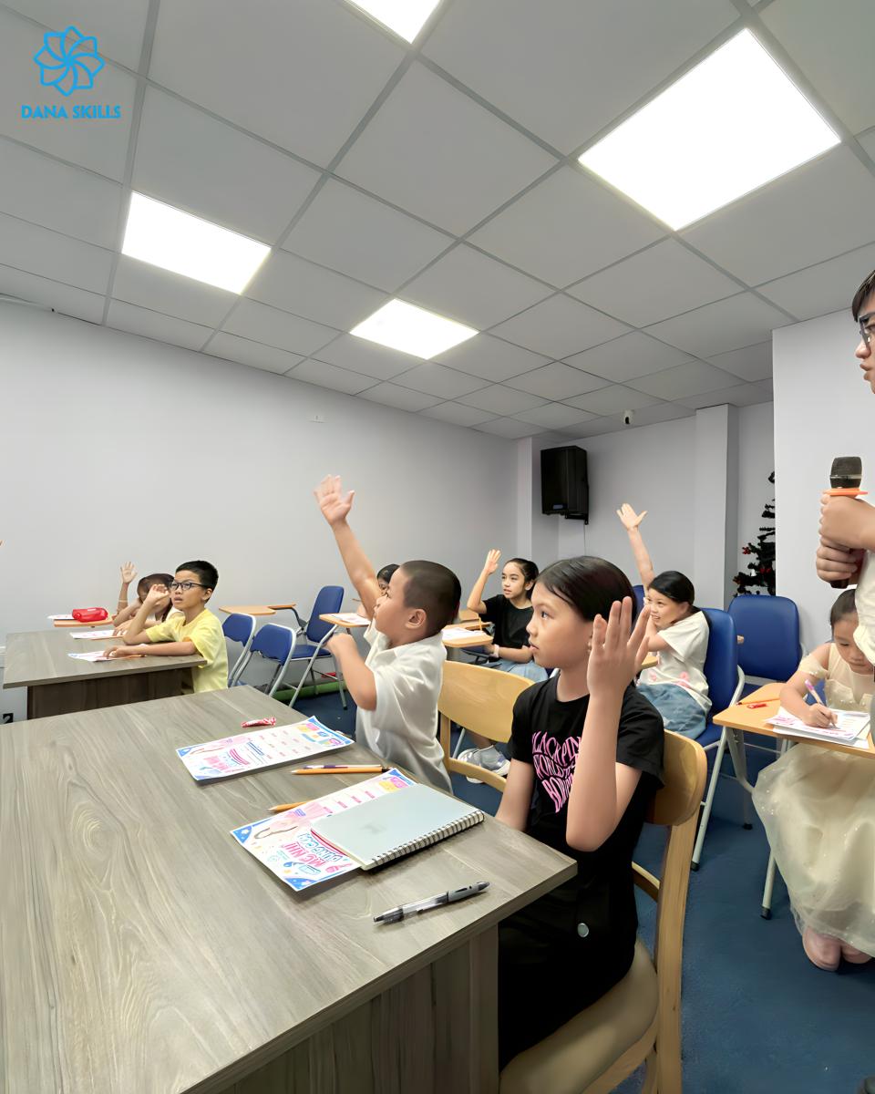 KHAI GIẢNG KHÓA MC NHÍ MCK19 TẠI DANA SKILLS – HÀNH TRÌNH XÂY DỰNG SỰ TỰ TIN CHO TRẺ EM