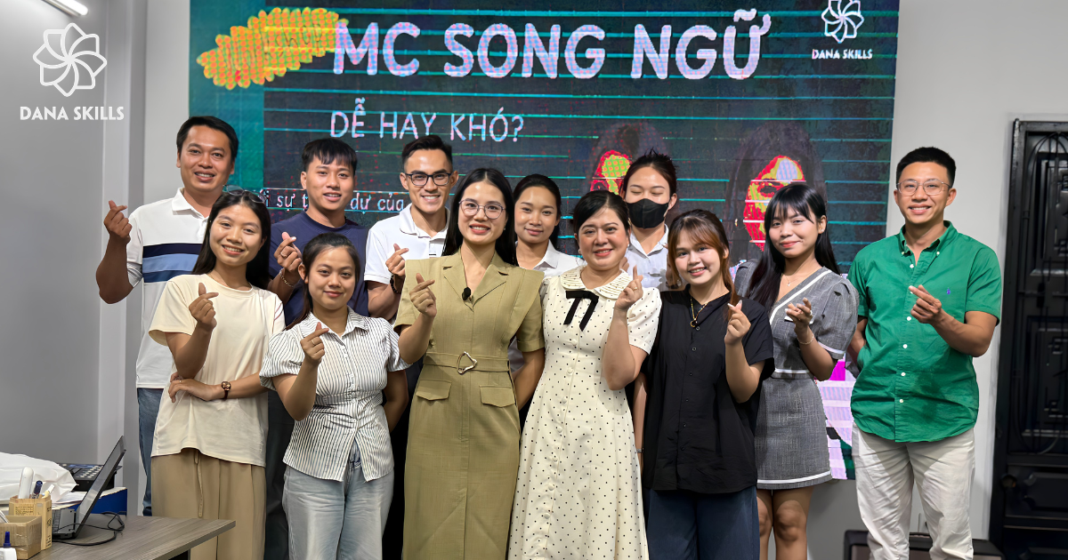 Workshop MC Song Ngữ Tại DaNa Skills: Học viên tự tin giới thiệu bản thân bằng 2 ngôn ngữ