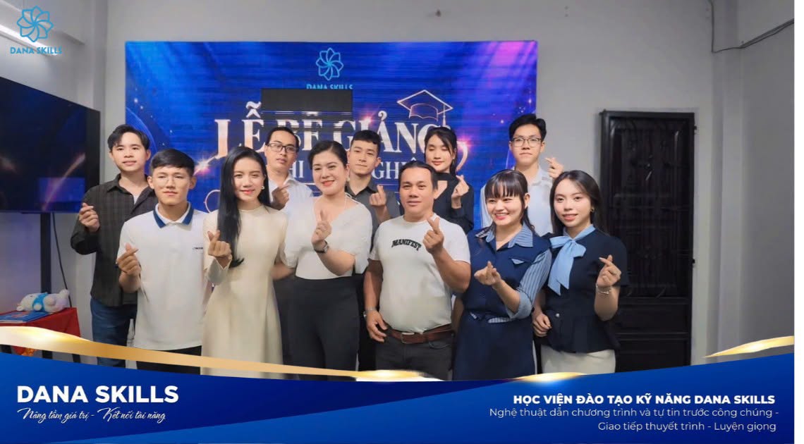 LỄ TỐT NGHIỆP KHÓA HỌC GIAO TIẾP & THUYẾT TRÌNH GT42 TẠI DANA SKILLS – KHÉP LẠI HÀNH TRÌNH HỌC TẬP, MỞ RA SỰ TỰ TIN