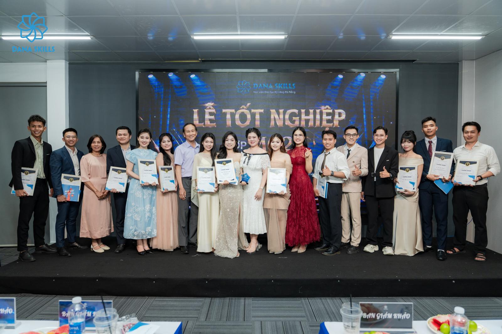 LỄ TỐT NGHIỆP MC25 – DẤU MỐC TRƯỞNG THÀNH TRÊN HÀNH TRÌNH CHINH PHỤC SÂN KHẤU