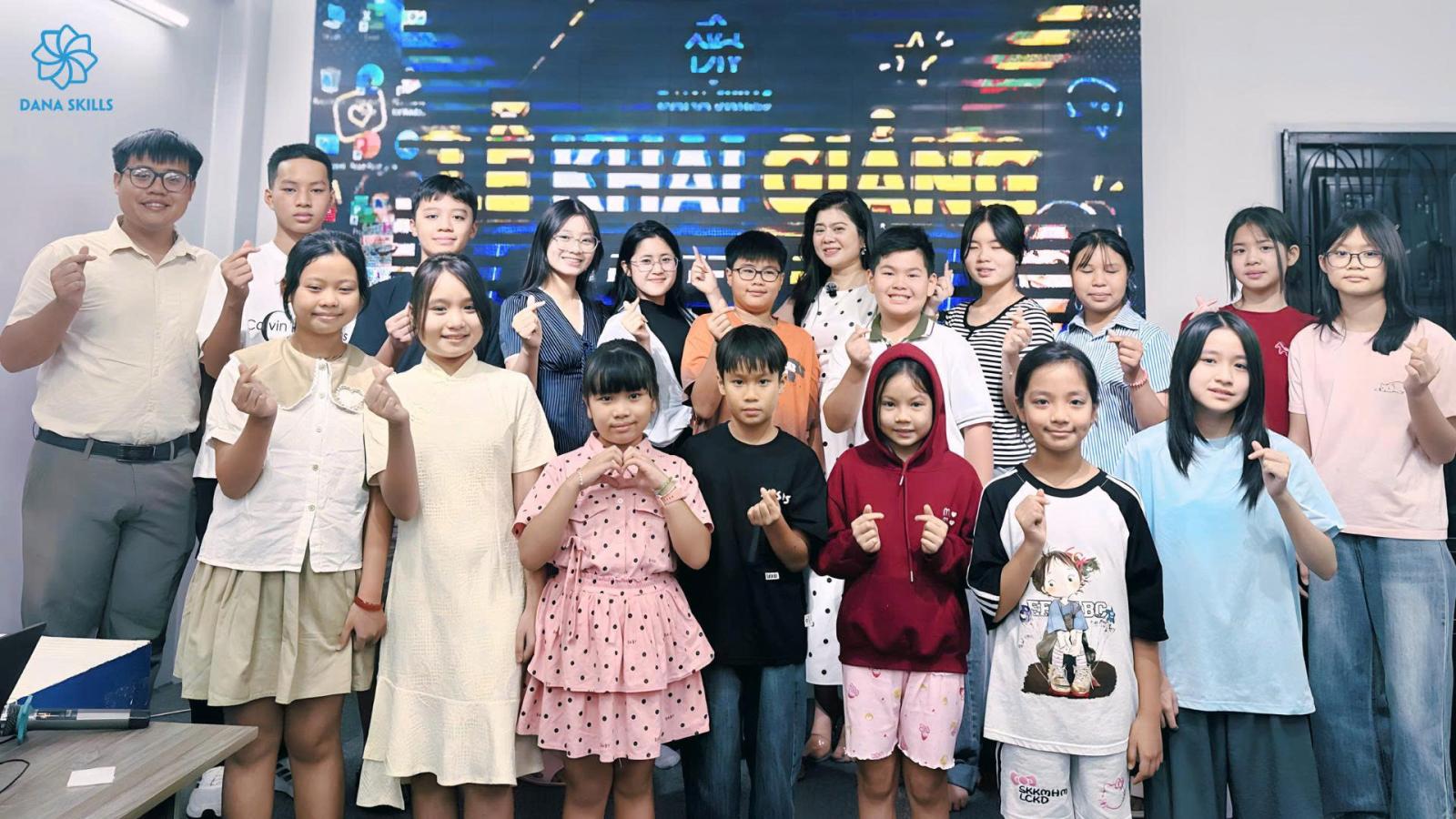 KHAI GIẢNG KHÓA MC TEEN MCT17 TẠI DANA SKILLS – KHỞI ĐẦU HÀNH TRÌNH TỰ TIN TỎA SÁNG
