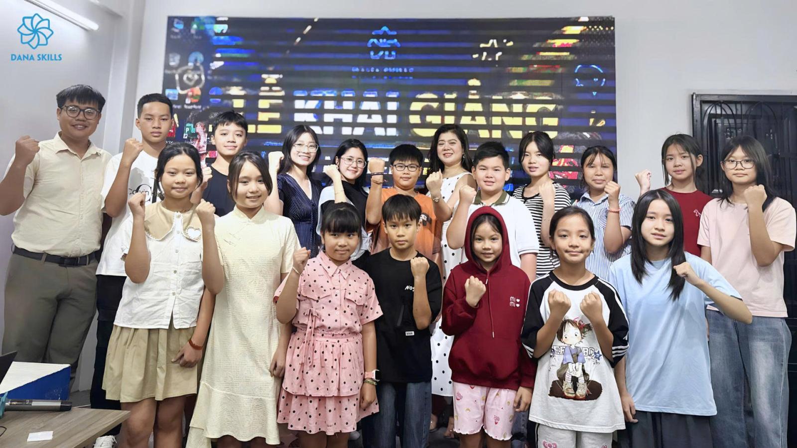 KHAI GIẢNG KHÓA MC TEEN MCT17 TẠI DANA SKILLS – KHỞI ĐẦU HÀNH TRÌNH TỰ TIN TỎA SÁNG