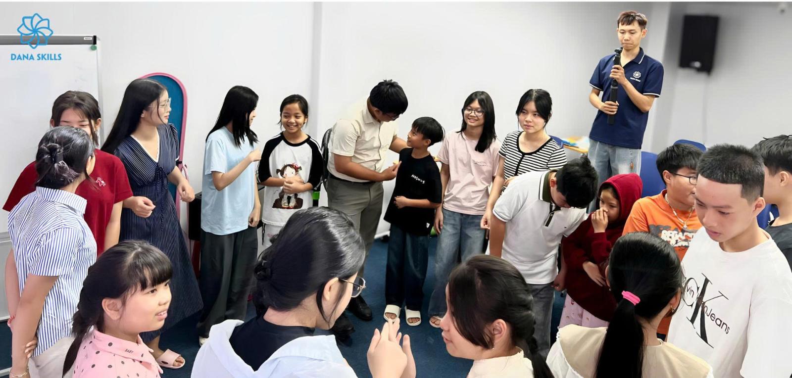 KHAI GIẢNG KHÓA MC TEEN MCT17 TẠI DANA SKILLS – KHỞI ĐẦU HÀNH TRÌNH TỰ TIN TỎA SÁNG