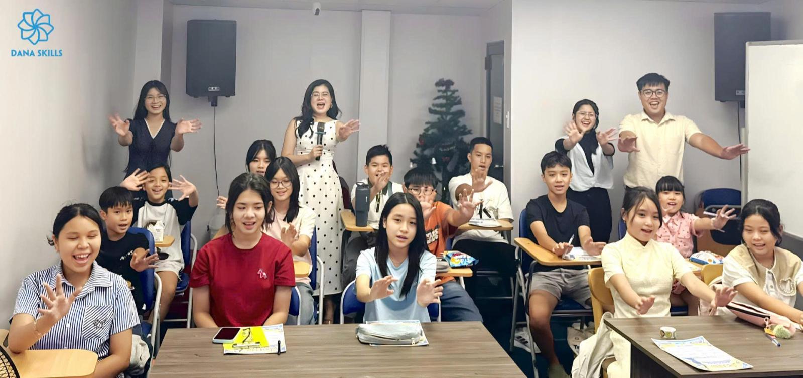KHAI GIẢNG KHÓA MC TEEN MCT17 TẠI DANA SKILLS – KHỞI ĐẦU HÀNH TRÌNH TỰ TIN TỎA SÁNG