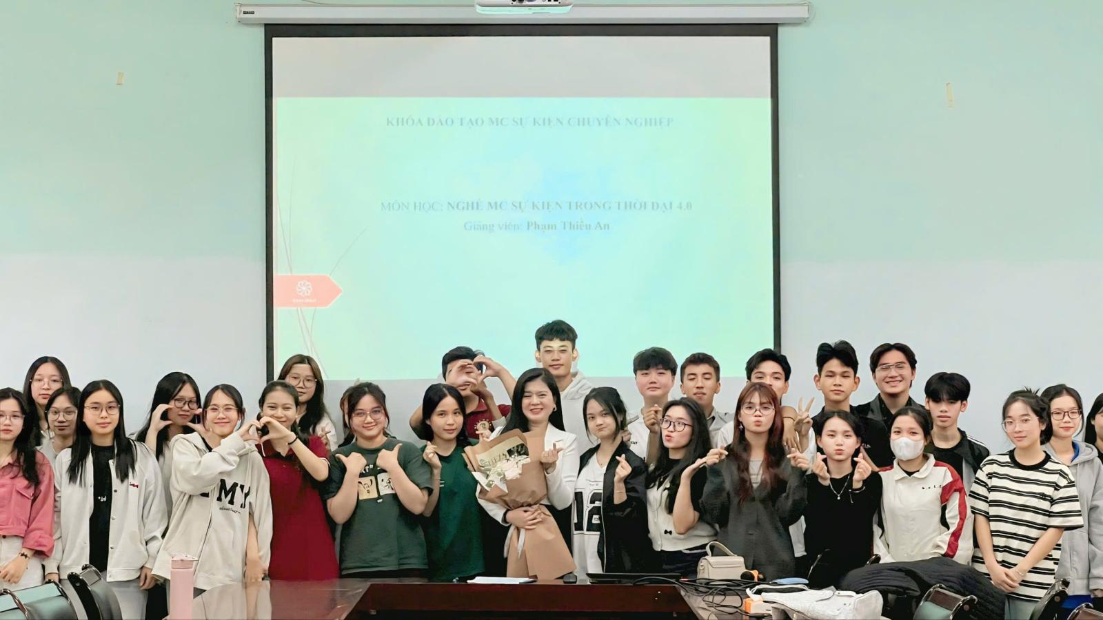 Giảng viên khách mời