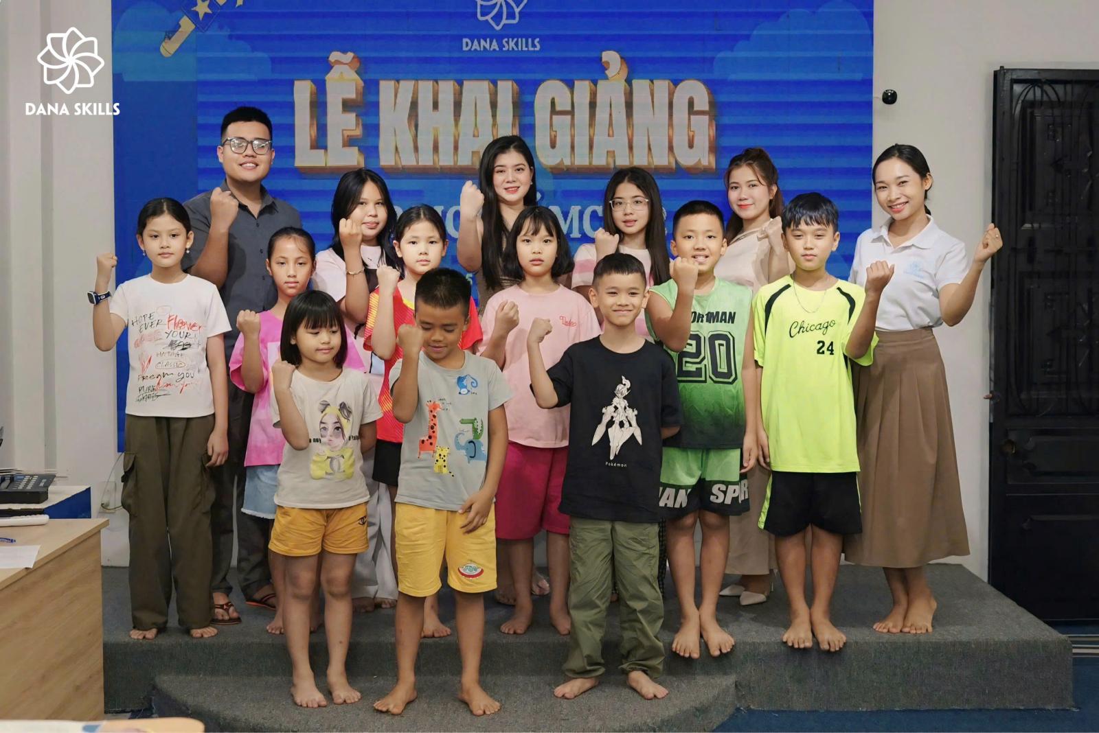 Khai Giảng Lớp MC NHÍ 12